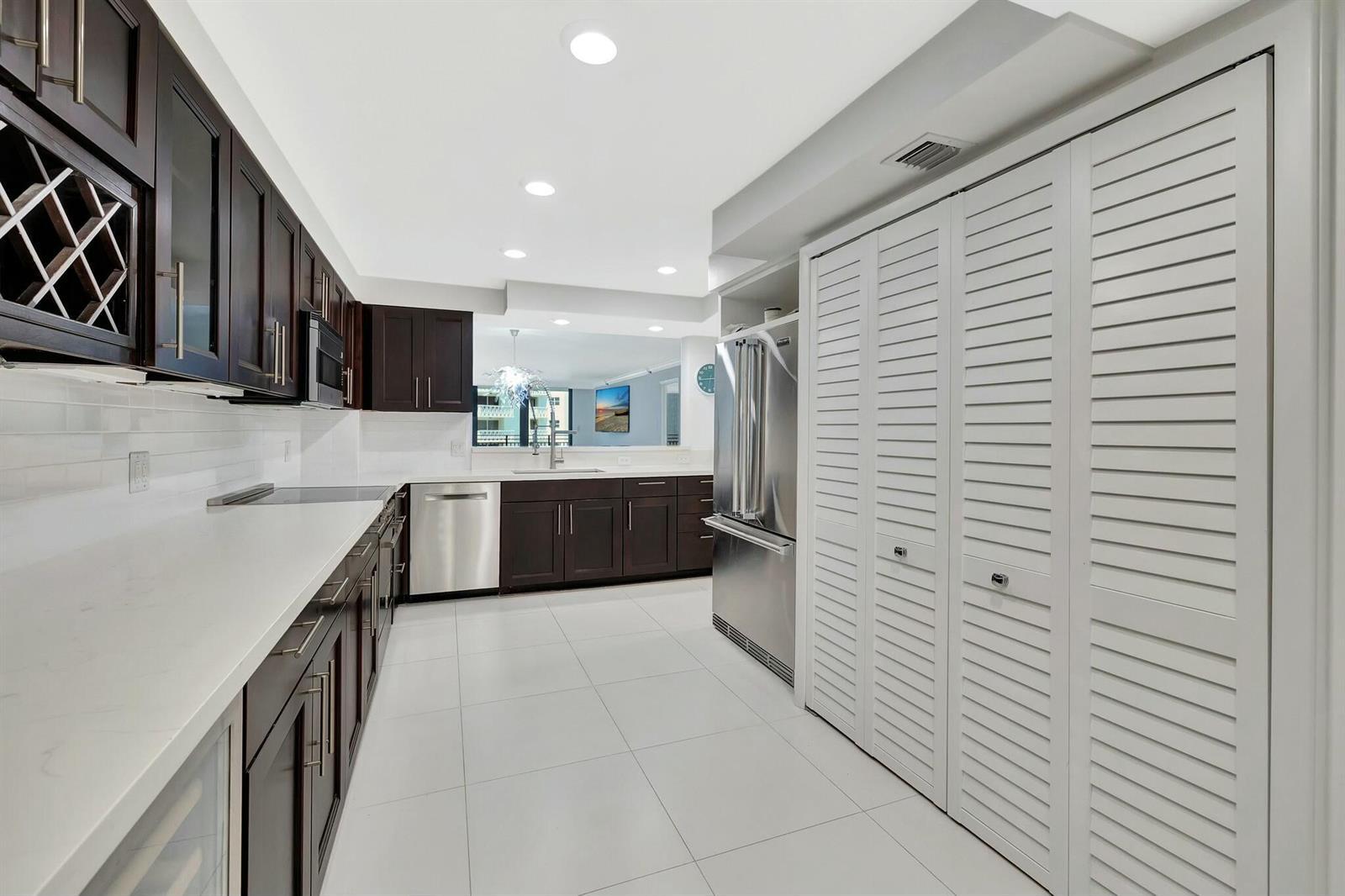Building Photo - 1167 Hillsboro Mile