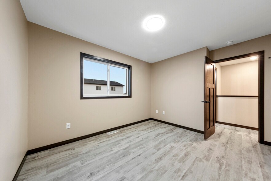 Building Photo - 3200 Noble Dr