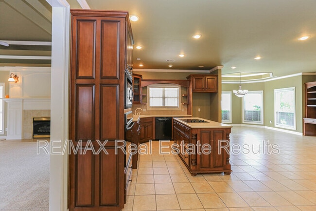 Building Photo - 5602 S Bent Tree Dr