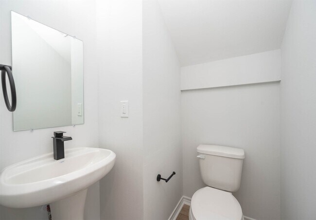 Building Photo - 783 Fortune St