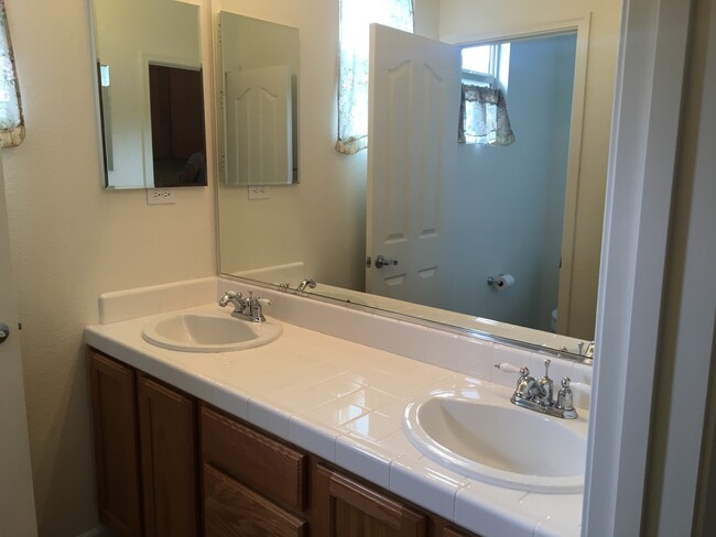 Building Photo - COMING SOON! Single Story 4 Bed in Curti R...
