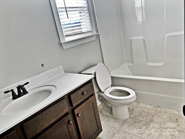 Building Photo - 7011 Kingfisher Way