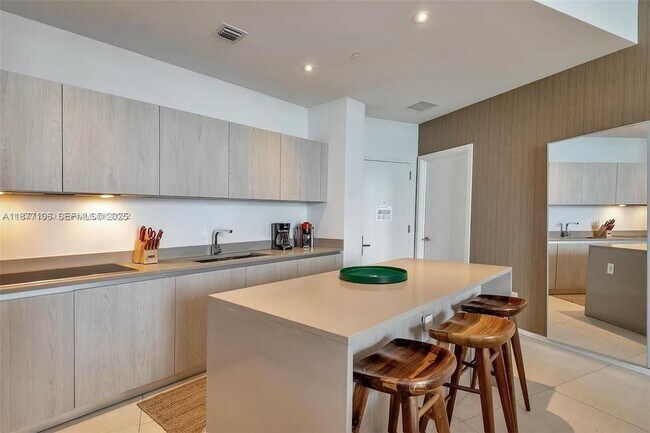 Building Photo - 4111 S Ocean Dr