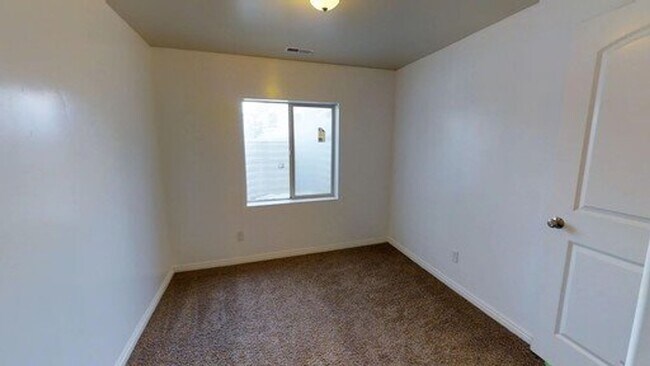 Building Photo - Cozy 2 bed 1 bath basement apartment, Eagle Mountain