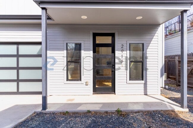 Building Photo - 2916 E 13th St