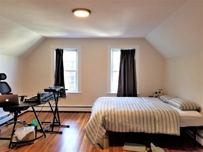 Building Photo - GREAT 5 BED/2 BATH IN ALLSTON
