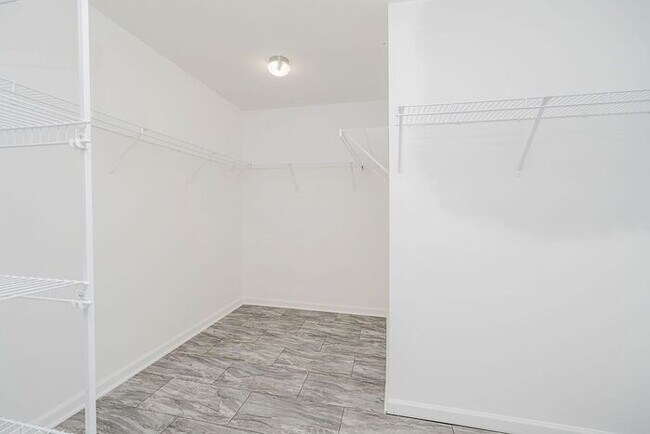 Building Photo - 6563 Enclave Blvd