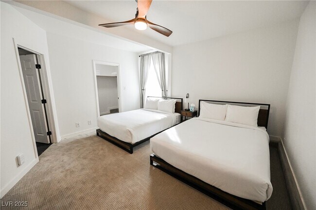 Building Photo - 1640 Crystal Shadows Cir