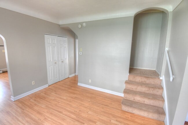Building Photo - 5 Bed /2 Bath Single Family Home for Rent ...
