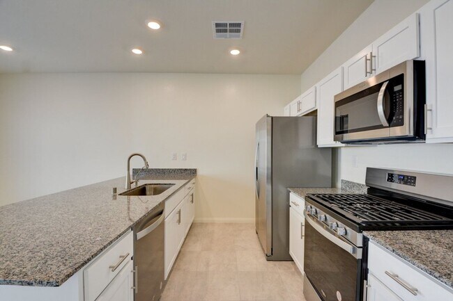 Building Photo - BRAND NEW BEAUTIFUL 4 BEDROOM!