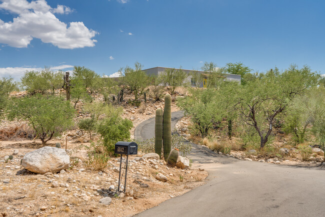 Building Photo - 6842 N Camino de las Brisas