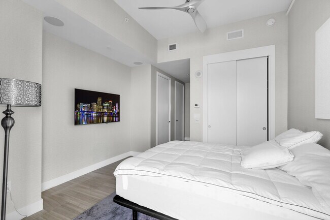 Building Photo - 1451 Brickell Ave