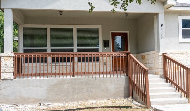 Building Photo - Beacon Hill, 3 Bedroom, 2 Bathroom, 2017 Build, ***Solar Panels, Utilities Average $40 per month***