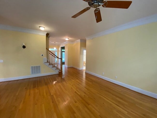 Building Photo - $500 Off 1 Month if Moved In by 11/30/25