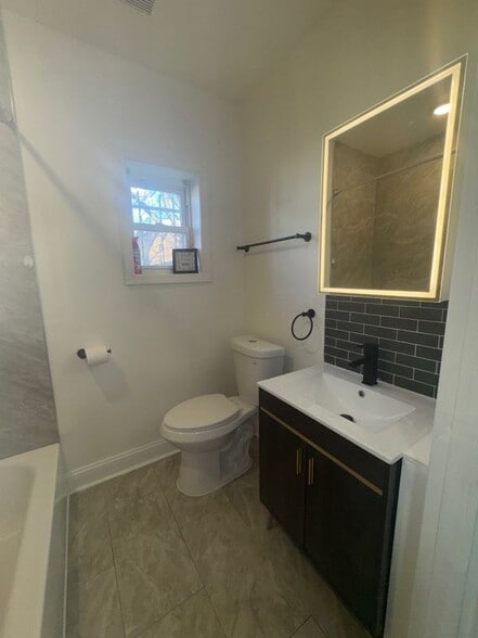 Building Photo - 130 Franklin St