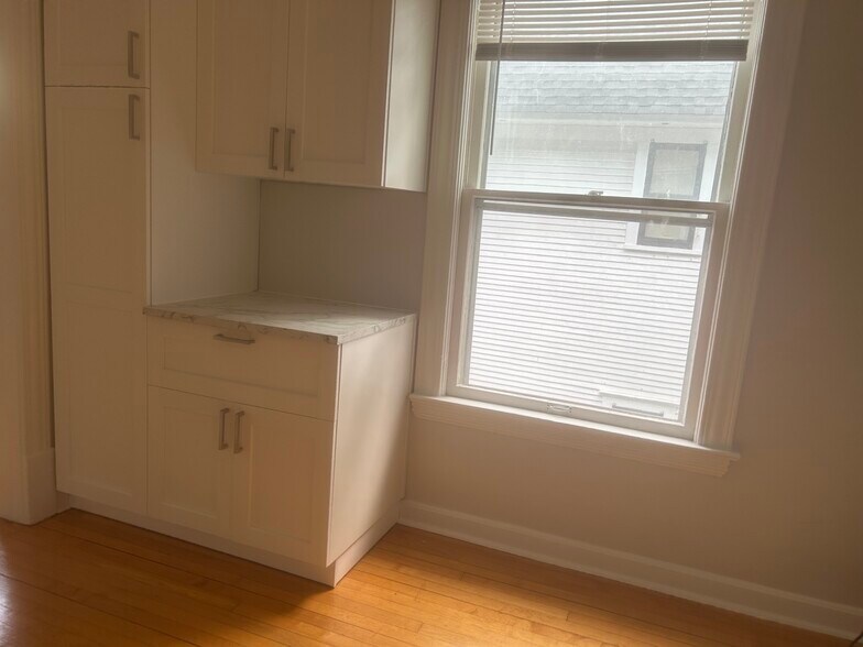 Building Photo - 1322 Adams St NE