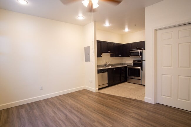 Building Photo - Get 2 WEEKS FREE: Contemporary Studio in Sullivan's Gulch!