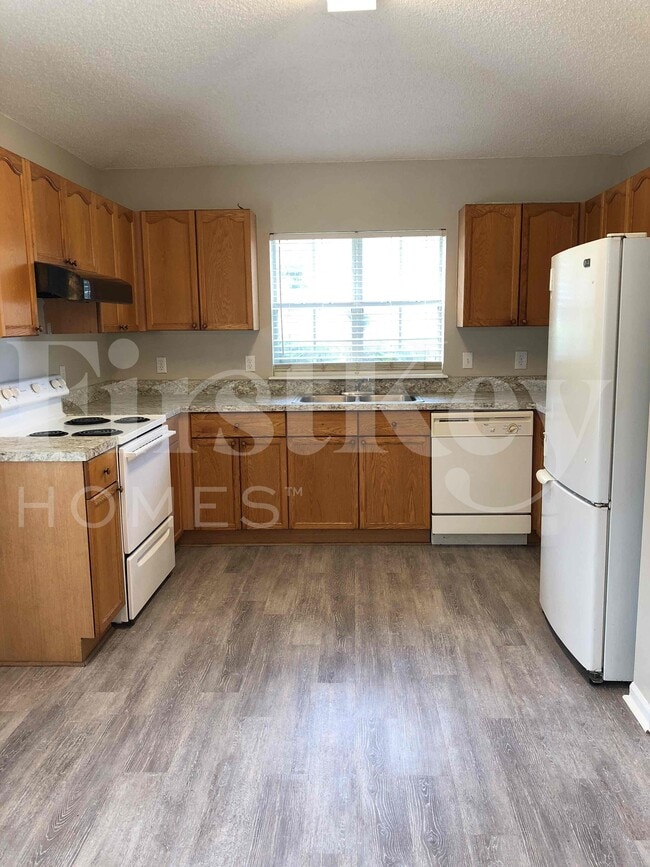 Building Photo - 2137 Featherwood Dr W