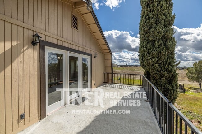 Building Photo - 4281 Silver Dove Way