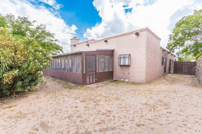 Building Photo - Lovely 4 bedroom in West Side El Paso!!