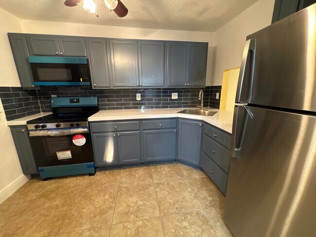 Building Photo - 1751 NW 75th Ave