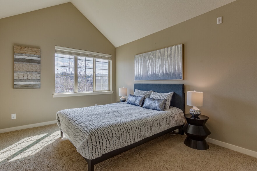 Building Photo - 8077 NE Miriam Way