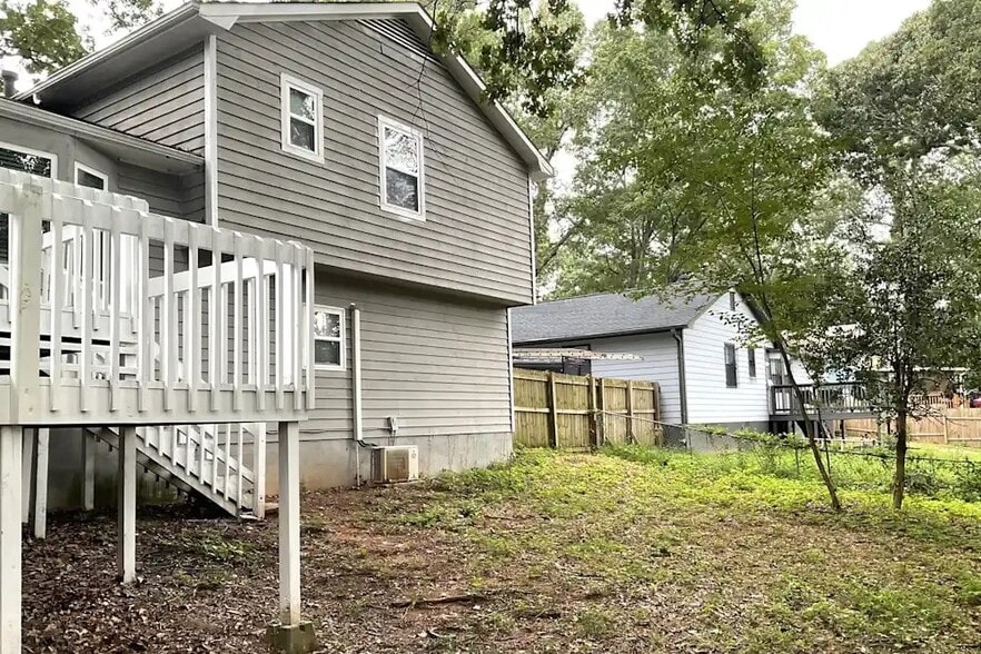 Building Photo - 5370 Zachary Dr