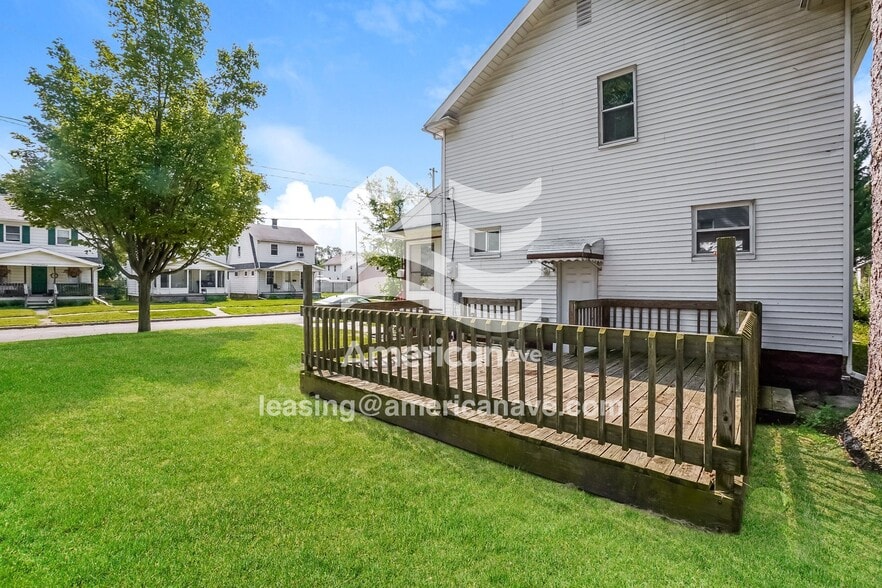 Building Photo - 324 Danberry St