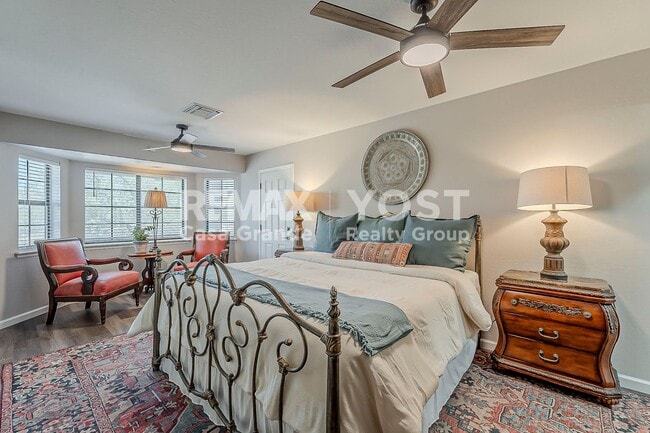 Building Photo - Furnished Home on 2.5 Acres – Your Escape Awaits!