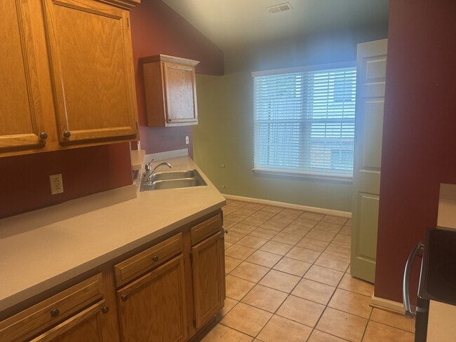 Building Photo - 916 Palomino Ln