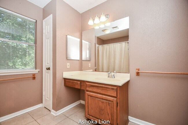 Building Photo - Gorgeously designed home with 4 bedrooms and 2.5 baths. A must see!