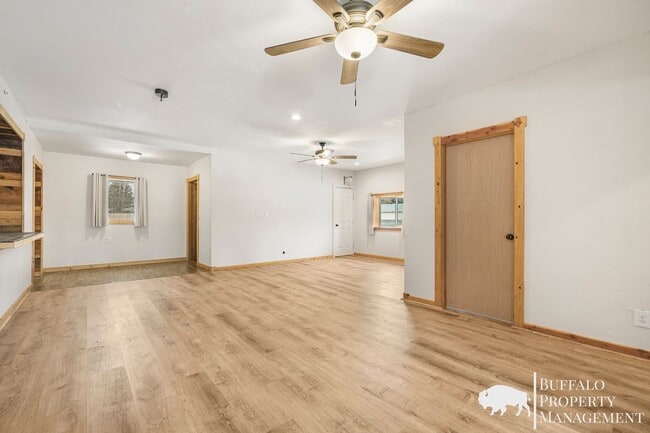 Building Photo - Charming Parker Home for Rent – Rustic Character Meets Modern Comfort!