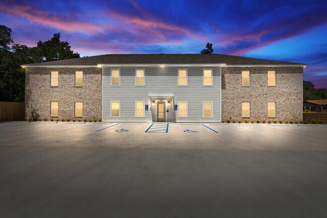 Building Photo - 305 Okaloosa Ave