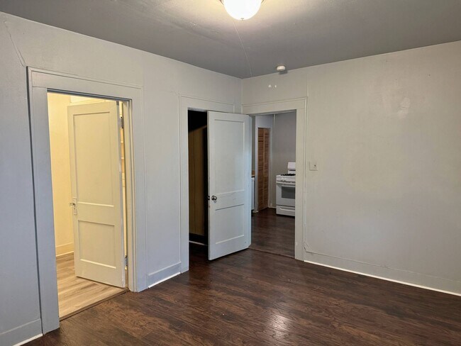 Building Photo - 1818 Collins Ave