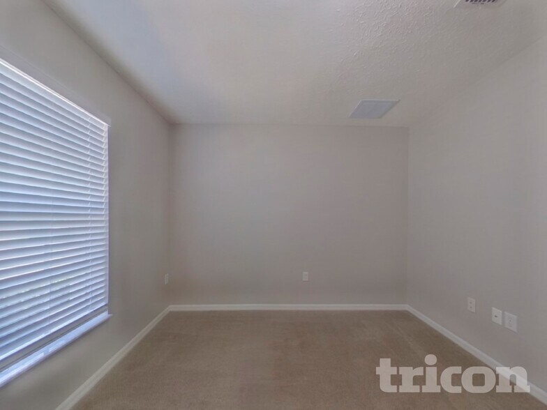 Building Photo - 7956 Floradora Dr