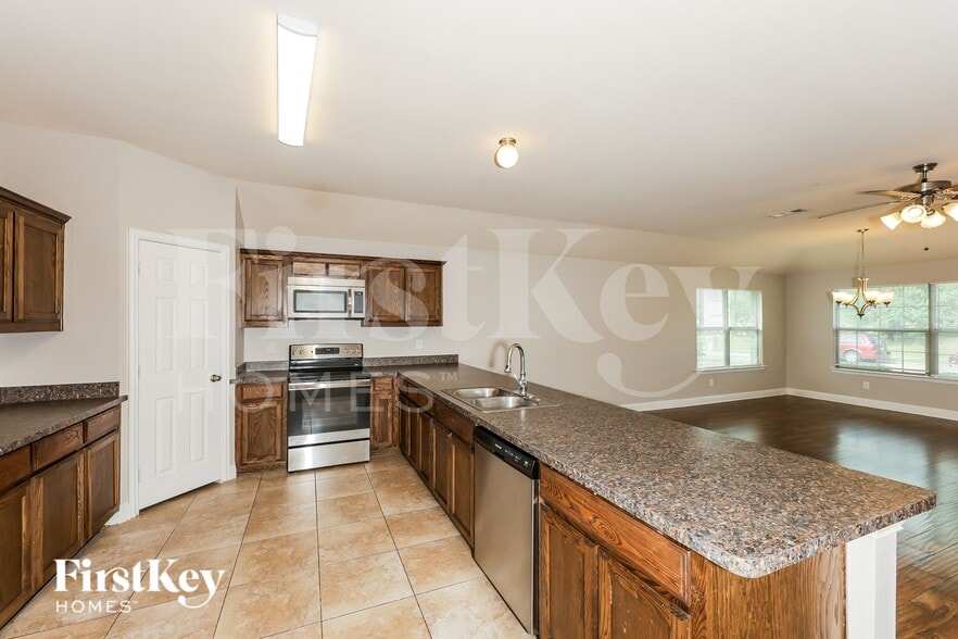 Building Photo - 610 Canvas Ct