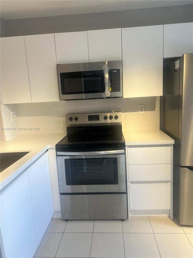 Building Photo - 438 NE 210th Cir Terrace