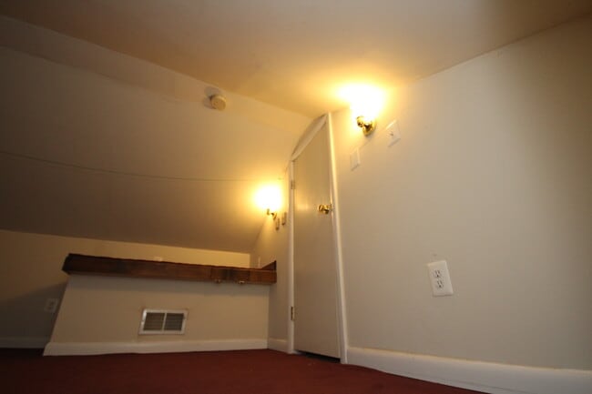 Building Photo - Beautiful Updated little rancher with nice yard!