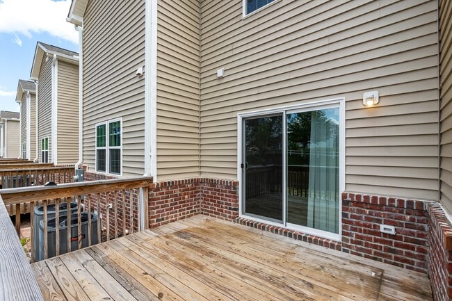 Building Photo - 830 Ducks Lndg