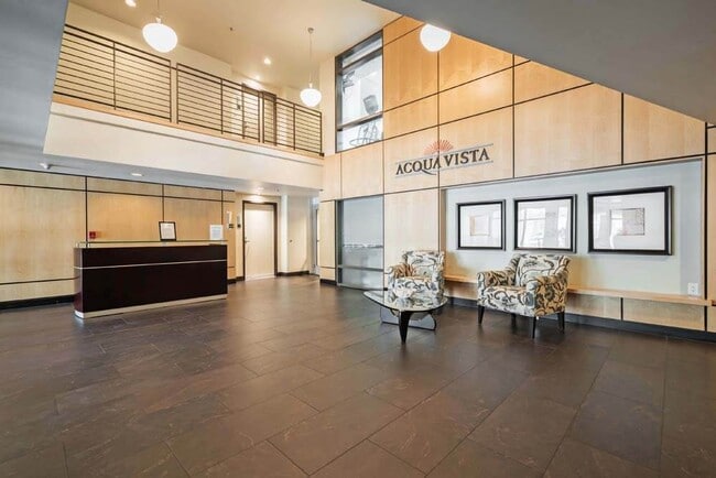 Building Photo - 425 W Beech St