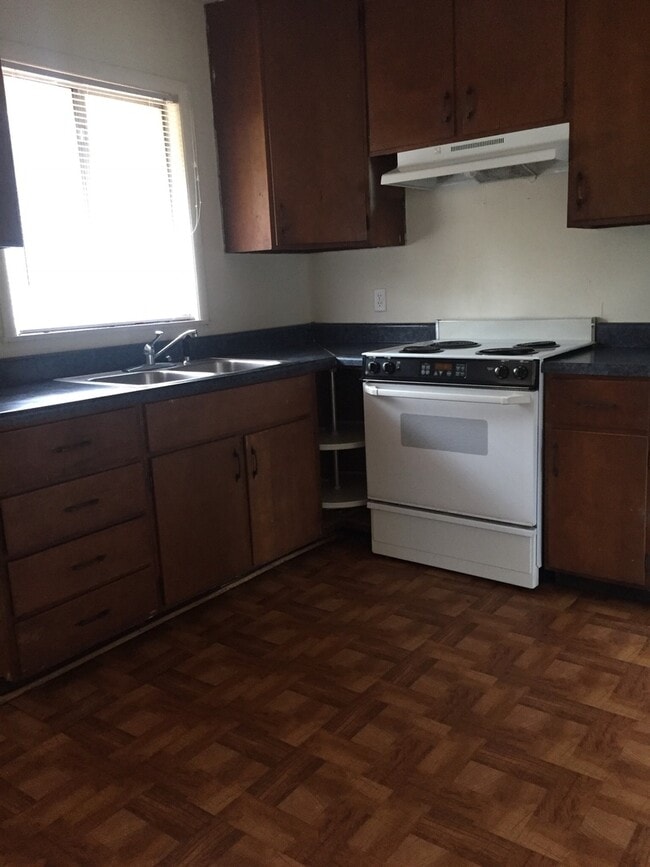 Building Photo - 3 Bedroom/1.5 Bath Home on Westside!