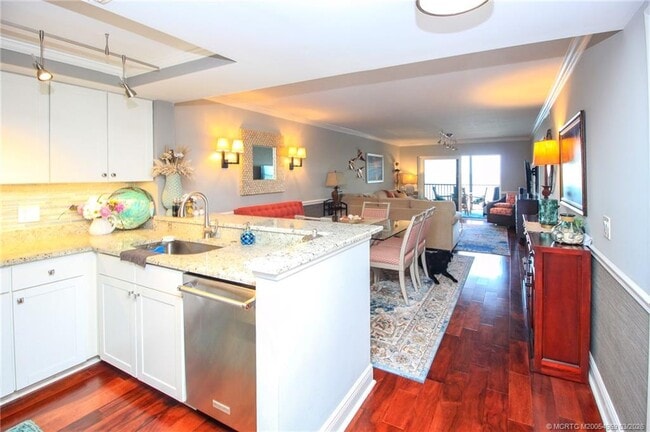 Building Photo - 20 NE Plantation Rd