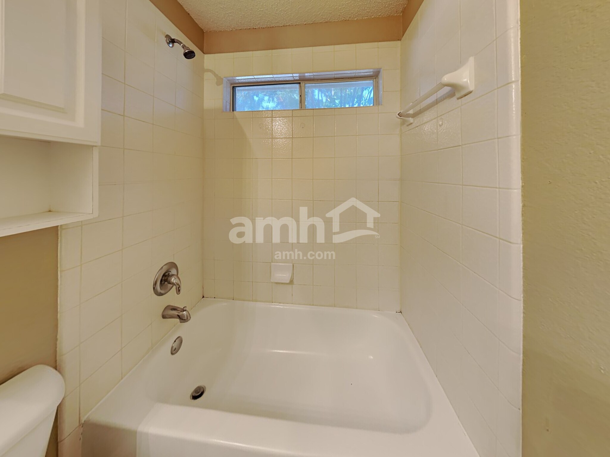 Building Photo - 6215 Hillside Ln