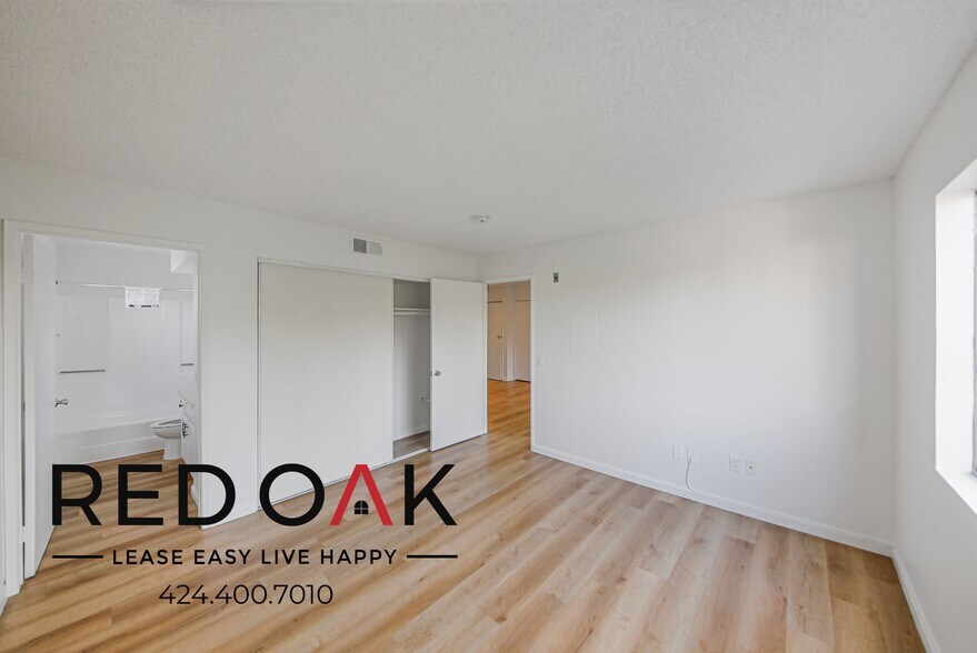 Building Photo - 11817 Victory Blvd