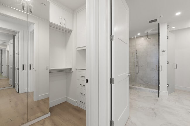 Building Photo - 2425 Peachtree Rd NE