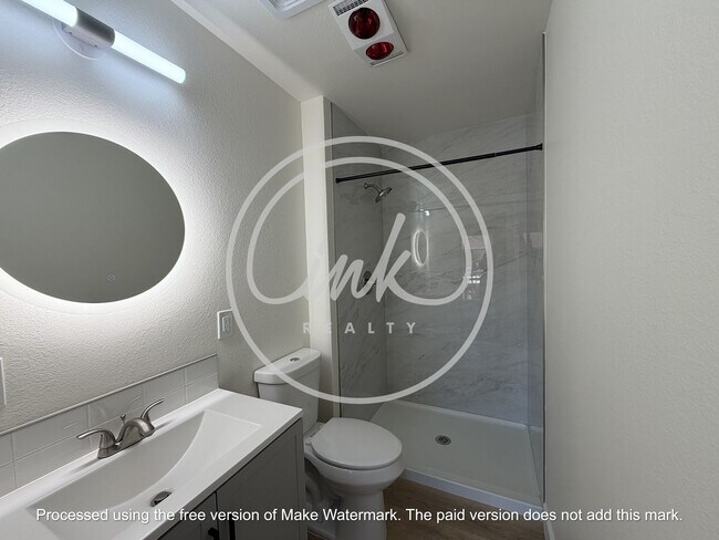 Building Photo - Newly Renovated 3 Bedroom Townhome