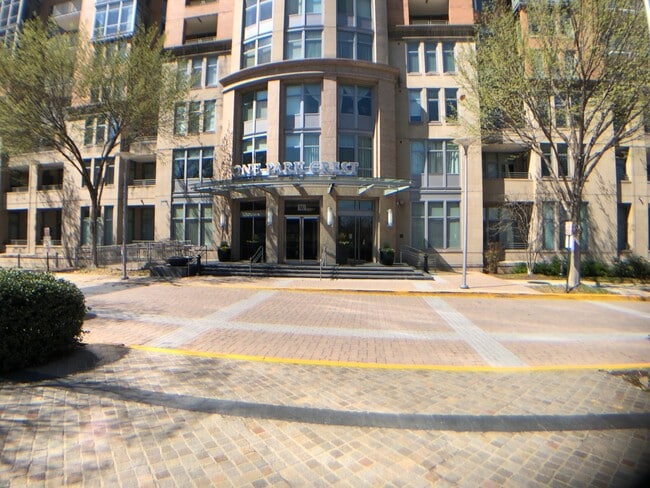 Primary Photo - Beautiful 1 BR plus den 2 BA luxury condo ...