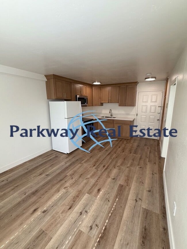 Building Photo - Penthouse Condo in 55+ Community