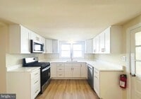 Building Photo - 617 3rd St