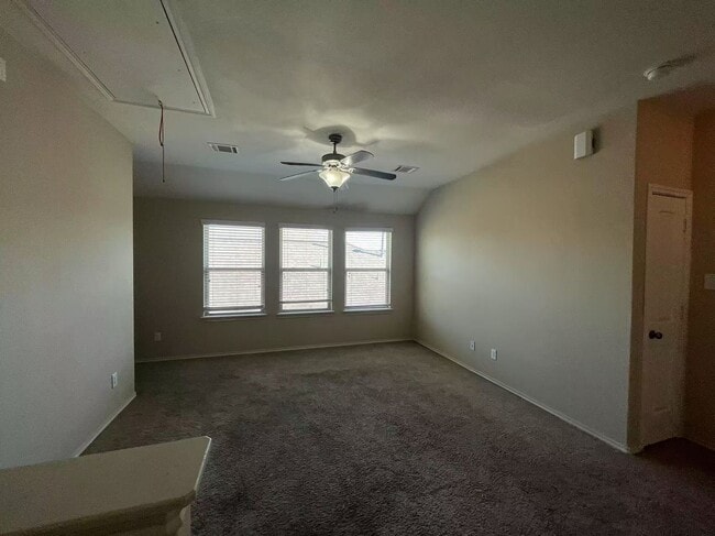 Building Photo - Spacious 4-Bedroom Family Home with Open F...